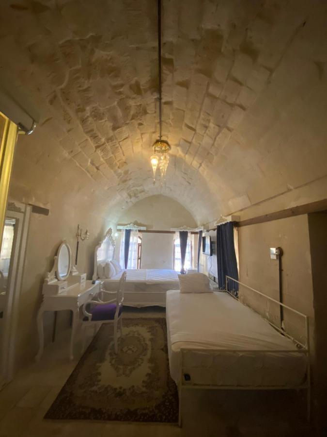 Kasr-i Canan Hotel *